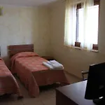 Yellow House Nocleg ze śniadaniem 3*