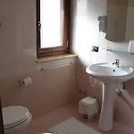 Nocleg ze śniadaniem Yellow House San Sostene