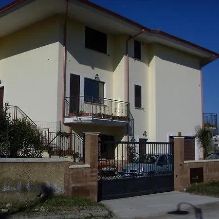 Yellow House 5* San Sostene