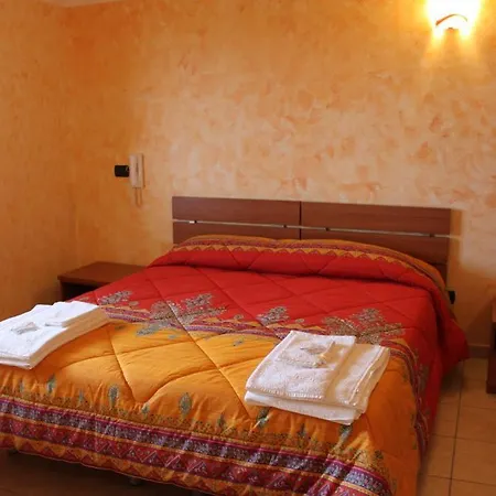 Yellow House 3* San Sostene