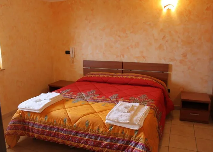 黄屋酒店 3* San Sostene